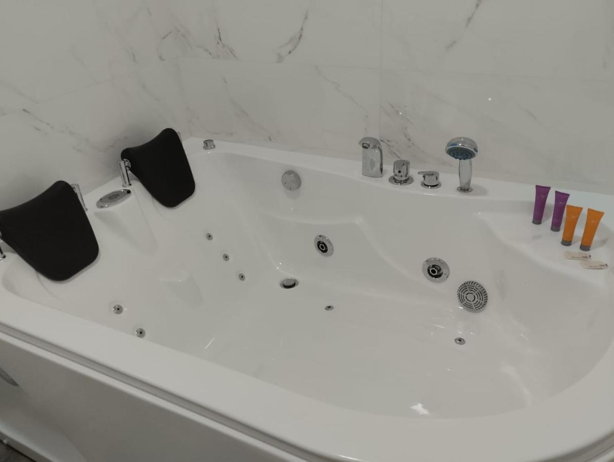 Mini Estudio Jacuzzi Doble Sevilla "Poligono Industrial" מראה חיצוני תמונה