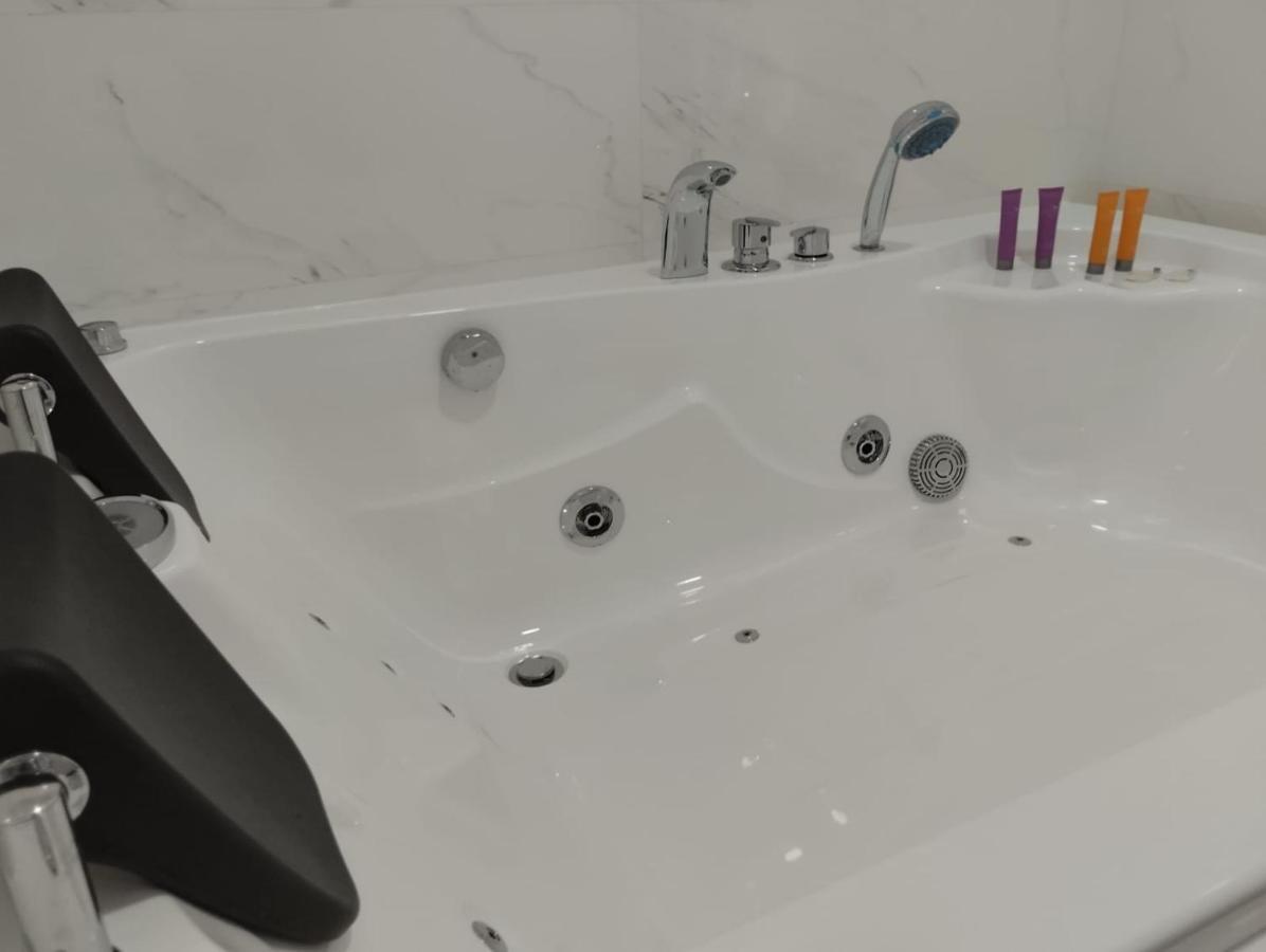 Mini Estudio Jacuzzi Doble Sevilla "Poligono Industrial" מראה חיצוני תמונה